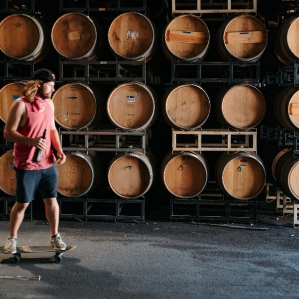plp_product_/profile/hollow-wines?currency=EUR